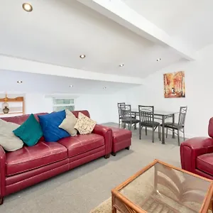 No 8 - Large 2 Bed Near Sefton Park And Lark Lane Liverpool